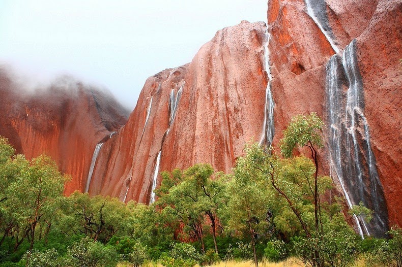 uluru-waterfalls-4 uluru-waterfalls-4