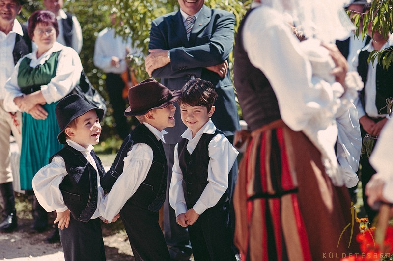 Sipos Szabolcs, Küldetésben, esküvői fotók, jegyesfotózás, riport, életképek, hagyományos székely esküvő, Csíkszentdomokos
