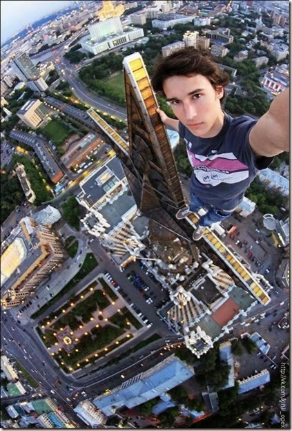 a98889_extreme-selfie_2-buildings a98889_extreme-selfie_2-buildings