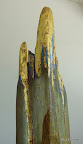 076.1 - Falaise d'Or (Zoom détail) - 1997<br />
H 128,5 x 23<br />
Sculpture bois doré et or