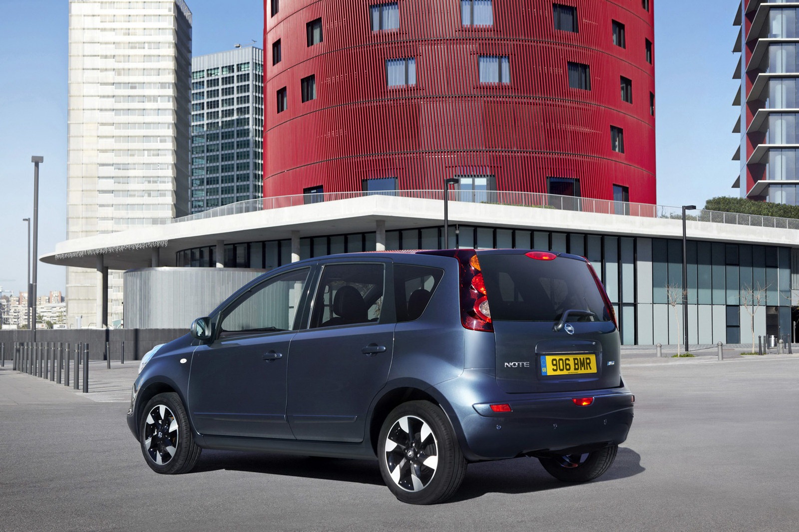 2012-Nissan-Note-2[2].jpg