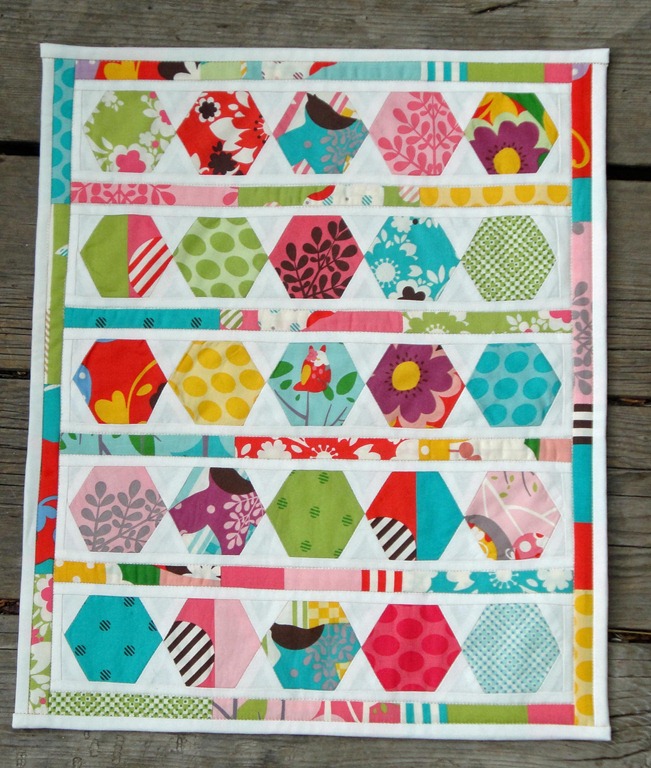 [AccuQuilt%2520Hexagons%2520and%2520Triangles%2520Mini%2520Quilt%255B3%255D.jpg]