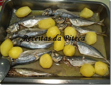 Carapaus assados com batatas Carapaus assados com batatas