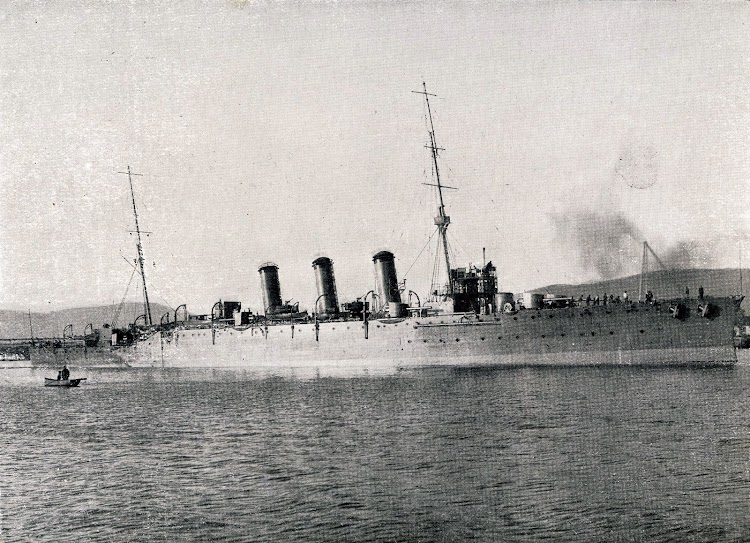 Vista por el costado de estribor del crucero REINA VICTORIA EUGENIA. Enero 1.923. Libro Obras. SECN. Año 1923..JPG