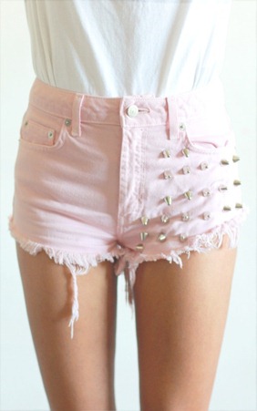 Short con tachuelas