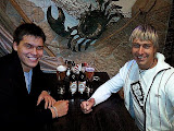 Alex Lesli Pua And Wing Relax With Beer