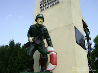 Gozdowice -Pomnik Sapera (odsłonięty dla uczczenia pamięci saperów poległych w pierwszym dniu forsowania Odry -16 kwietnia 1945 r.)