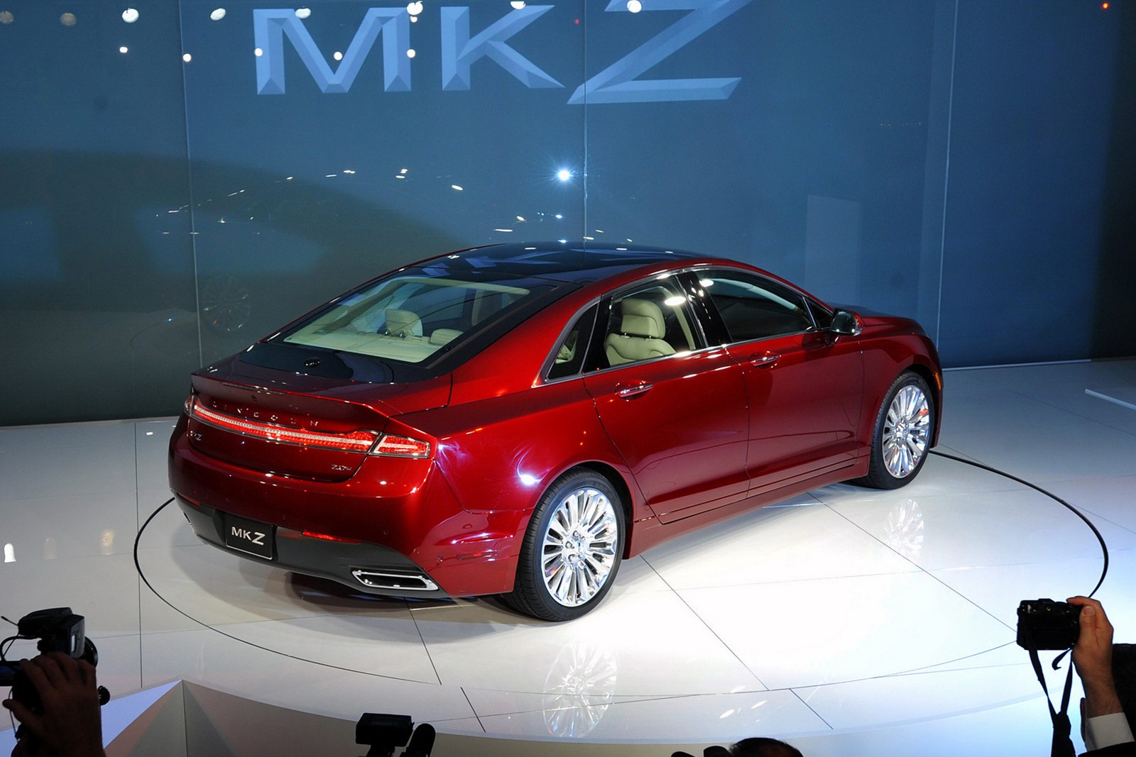 [2013-Lincoln-MKZ-Sedan-7%255B2%255D.jpg]