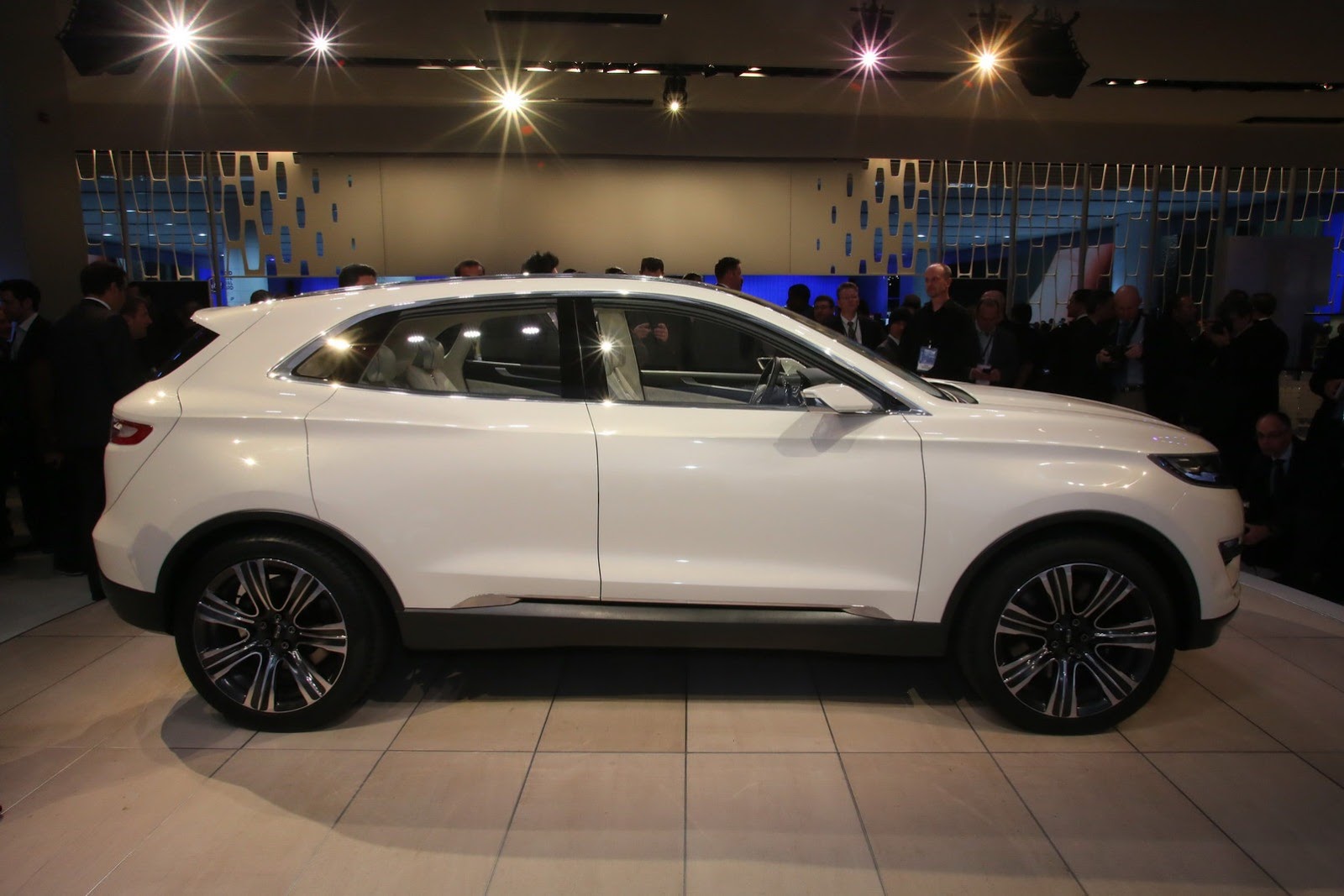 [Lincoln-MKC-3%255B2%255D.jpg]