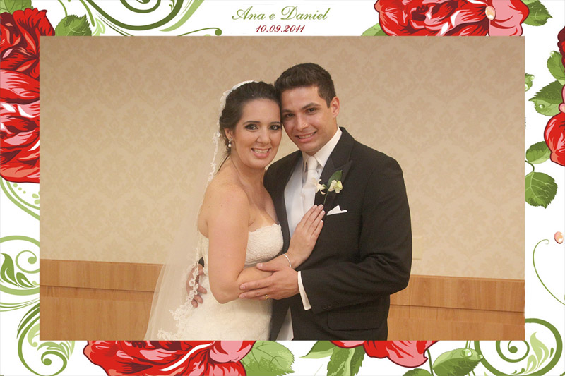 Fotos de Ana e Daniel - 10.09.11. Foto numero 001 da Social Click Fotografia Digital, do Rio de Janeiro, RJ, que faz fotos divertidas, fotos malucas, fotos com fantasias, fotos na hora, fotografia maluca, fotografia divertida com molduras personalizadas. Birthday foto digital brinde na entrada windsor leme camarim movel divertida impressa fotos divertidas malucas maluca animadas animado de aniversario 15 anos no fantasia fotoprodutos