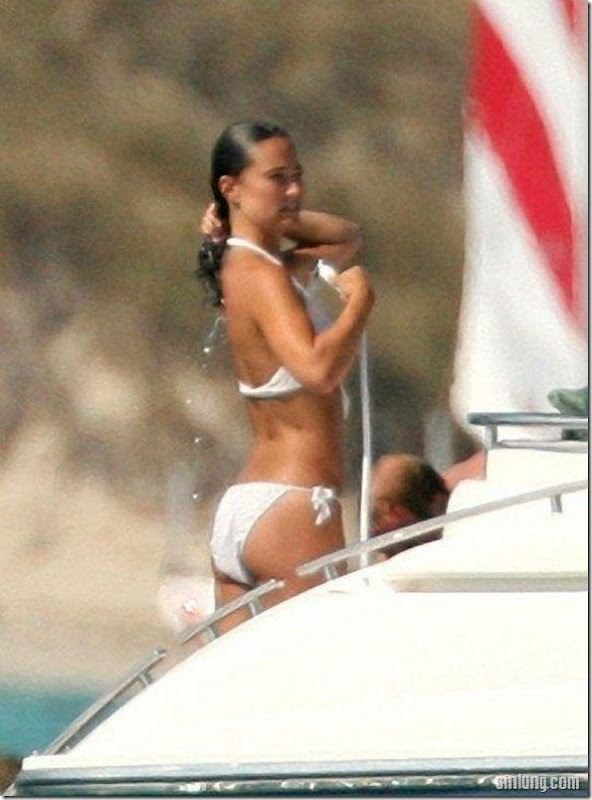 Pippa Middleton Topless Candid Photos, Takes Off White Bikini Top 5