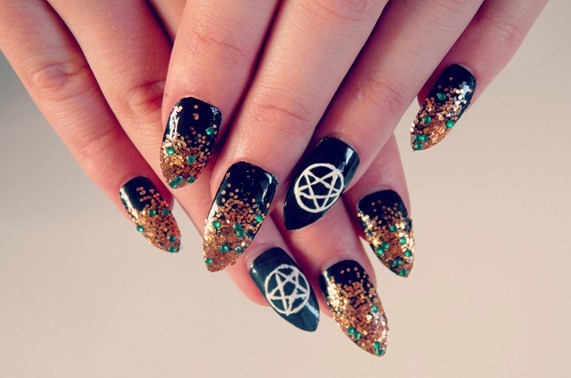 [pentagram-nails_thumb2%255B2%255D.jpg]