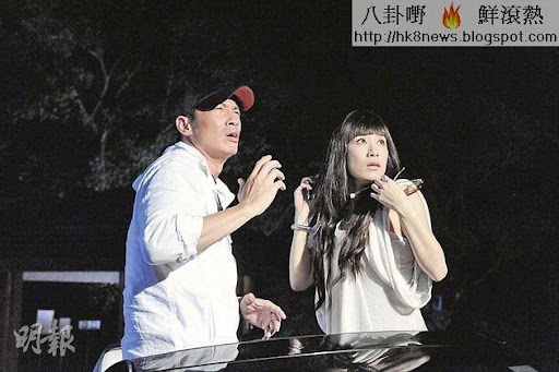 《4 In Love》陳豪與佘詩曼輕鬆譜戀曲，配合戀愛季節。