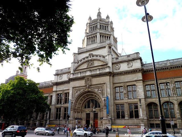 victoria-and-albert-museum-london.JPG