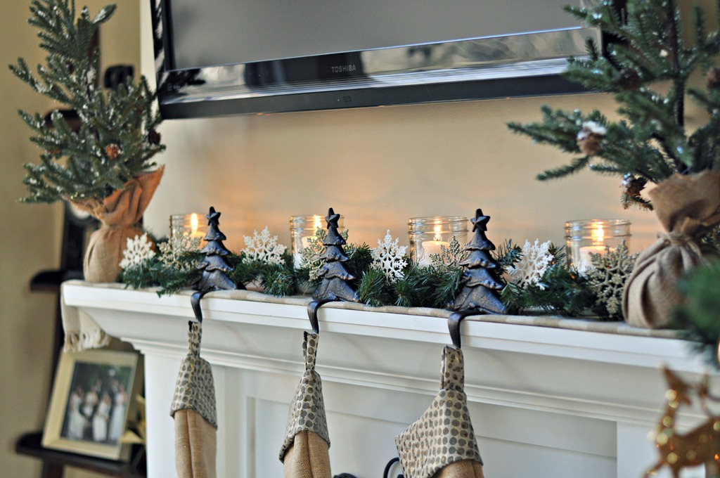 [Decor%2520and%2520the%2520Dog%2520Holiday%2520Mantel%25202%255B5%255D.jpg]