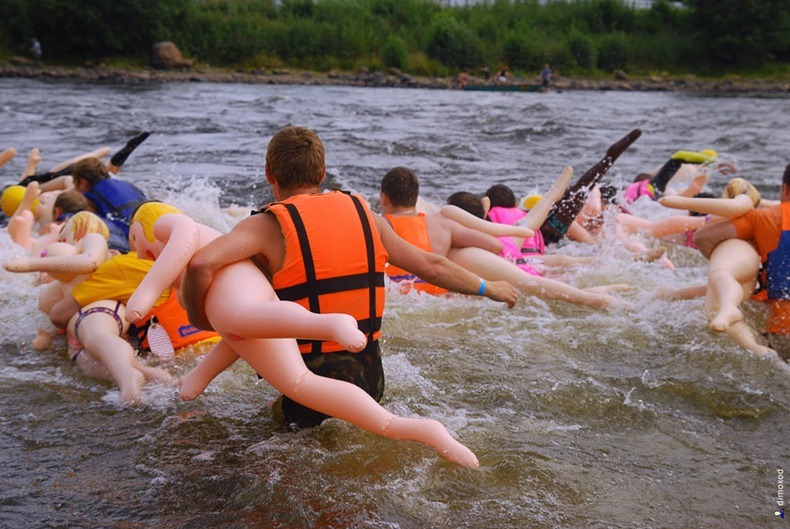 sex-doll-rafting14