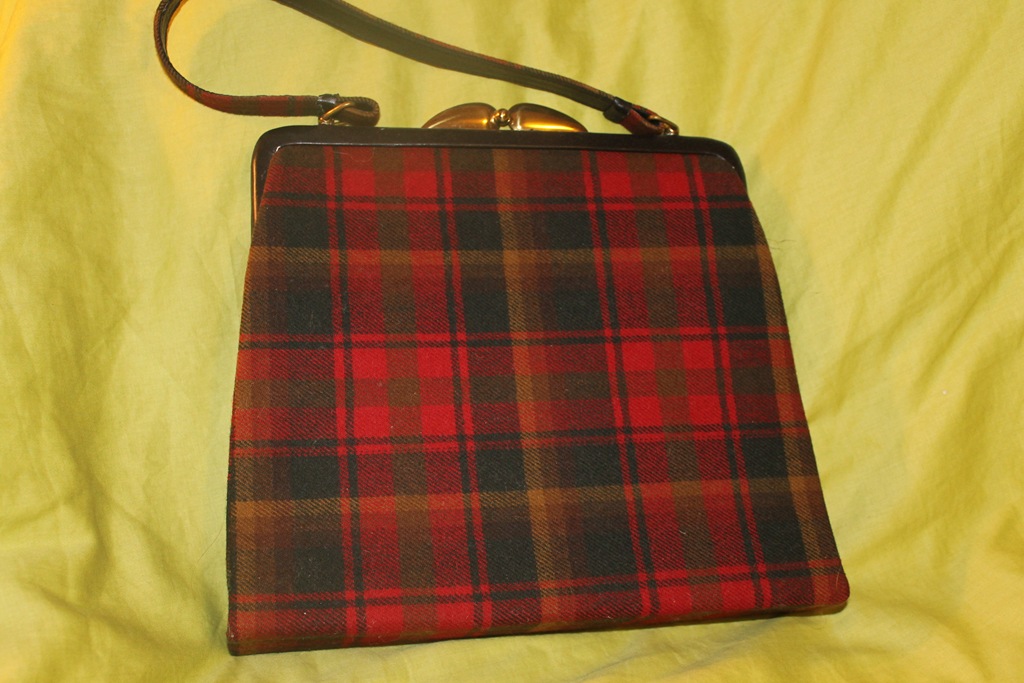 [thrifty%2520in%2520september%2520at%2520the%2520thrifty%2520shopper%2520and%2520salvation%2520army%2520028%255B4%255D.jpg]