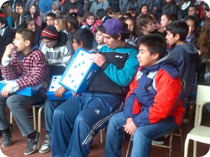 Juan Pablo de Jesús entregó netbook a alumnos de la Escuela Secundaria Nº 12 de Santa Teresita