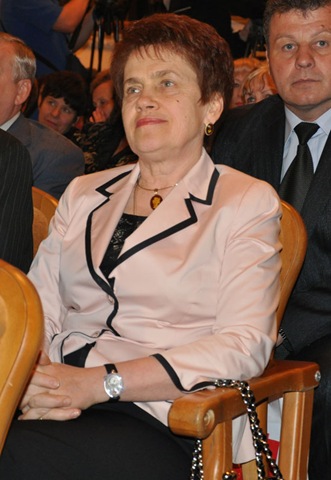 [Ludmila_Yanukovich_s_chasami_za_30000%255B4%255D.jpg]