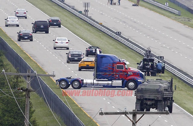 Transformers 4 Set Video Features a Revamped Bumblebee and Optimus Prime 08