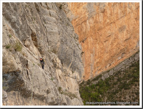 Via CADE 550m 6c (V  A0 Oblig) (Pared de Aragon, Mont-Rebei) (Omar) 0382