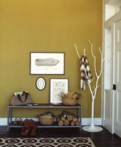 Low hanging art is beautiful in this entryway. (marthastewart.com) Low hanging art is beautiful in this entryway. (marthastewart.com)