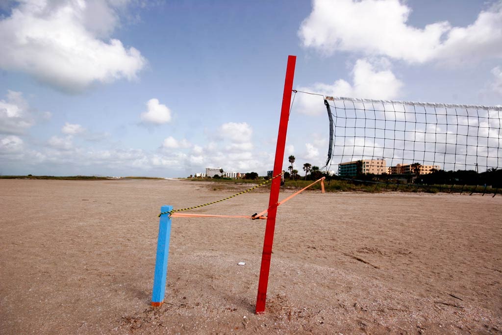 [Beach-Volleyball---Treasure-Island-T%255B1%255D.jpg]