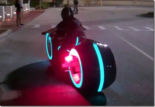 awesome-electric-tron-lightcycle-by-parker-brothers-6