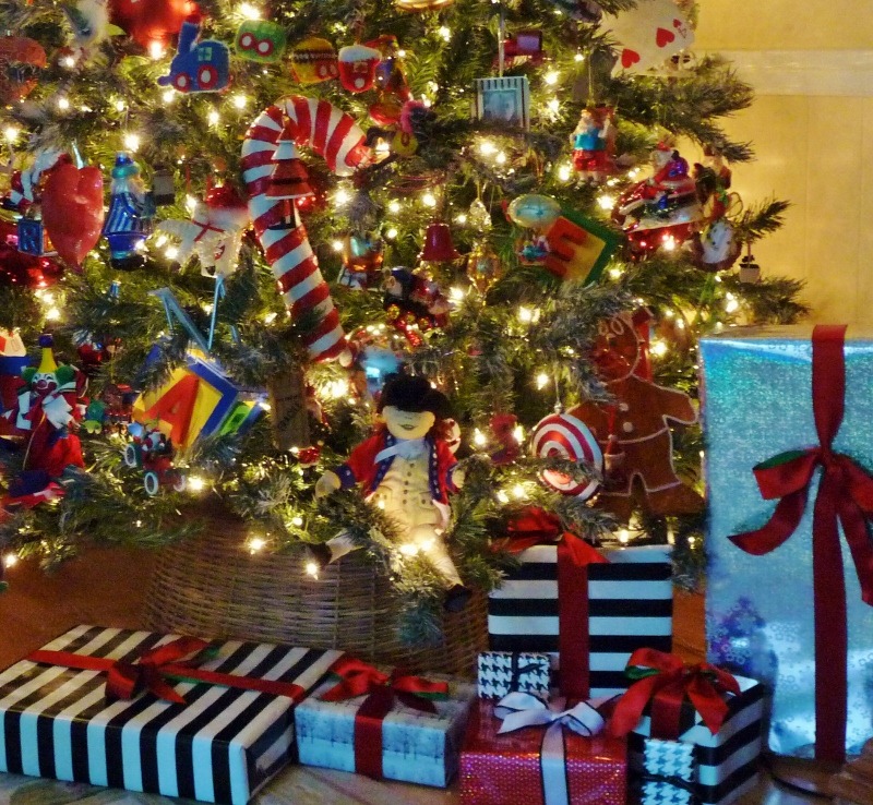 [gifts%2520wrapped%2520001%2520%2528800x738%2529%255B6%255D.jpg]