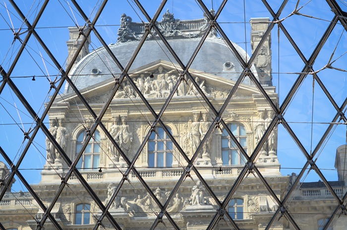 [Louvrethroughpyramid2.jpg]