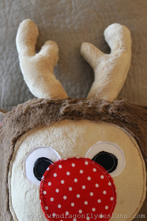 Holiday Plush Reindeer (18) Holiday Plush Reindeer (18)