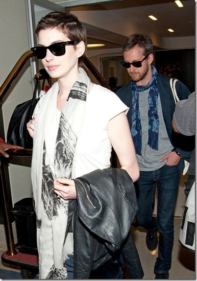 Anne Hathaway Anne Hathaway Adam Shulman Arrive JPLoIc11uJ8l