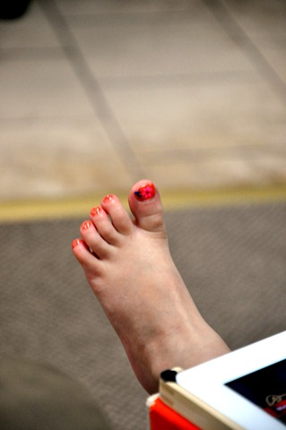 [pedicure%2520041312%2520%252824%2529%255B3%255D.jpg]
