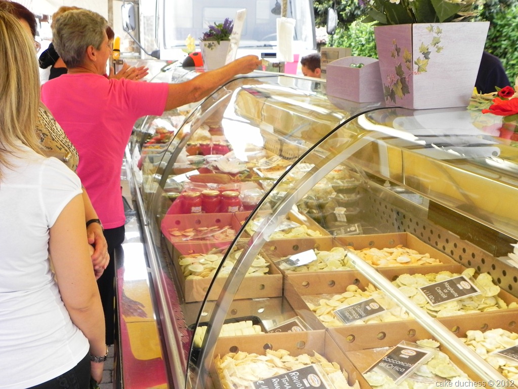 [DSCN8693%255B1%255D.jpg&description=Il Mercato-Parte Due (The Market)')]