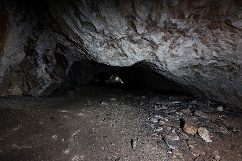 ... stredná časť jaskyne ...