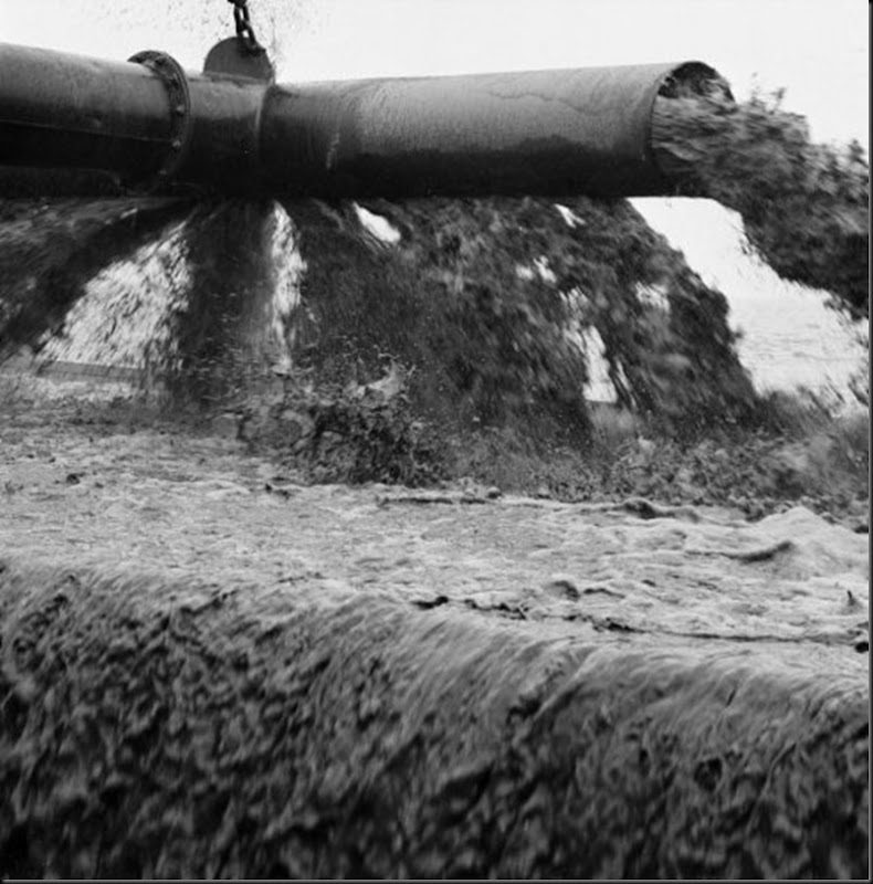 Zandspuiten, bouw Oosterscheldebrug (Zeelandbrug), Colijnsplaat (1962)