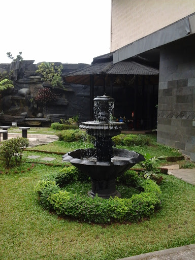 Saung Bale Fountain