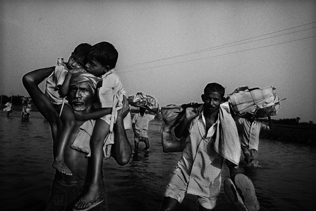 Villagers return to their homes after a flood in Bihar, India. balazsgardi / Flickr via blogs.worldwatch.org