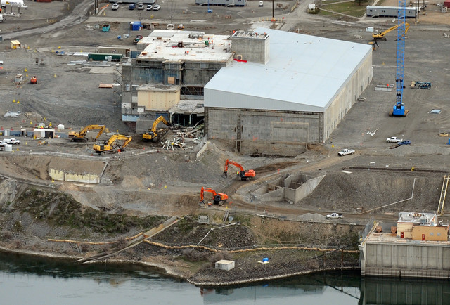 Workers demolish a decommissioned nuclear reactor during the cleanup operations at the Hanford site in Washington state on 21 March 2011. Photo: Mark Ralston / AFP / Getty Images