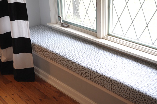 Lemondrop Dreams: window cushion...redneck style Lemondrop Dreams: window cushion...redneck style