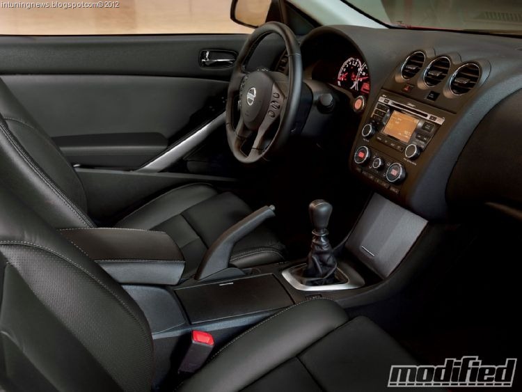 modp_1006_05_o 2010_nissan_altima_coupe interior