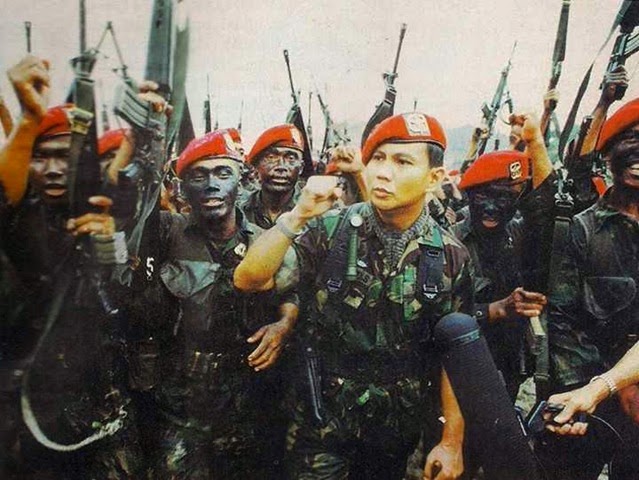[prabowo%2520dan%2520para%2520tentara%255B5%255D.jpg]