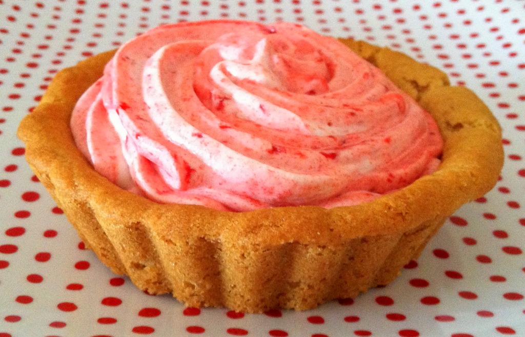 [Mini%2520Strawberry%2520Cream%2520Peanut%2520Butter%2520Cookie%2520Pie%255B4%255D.jpg]