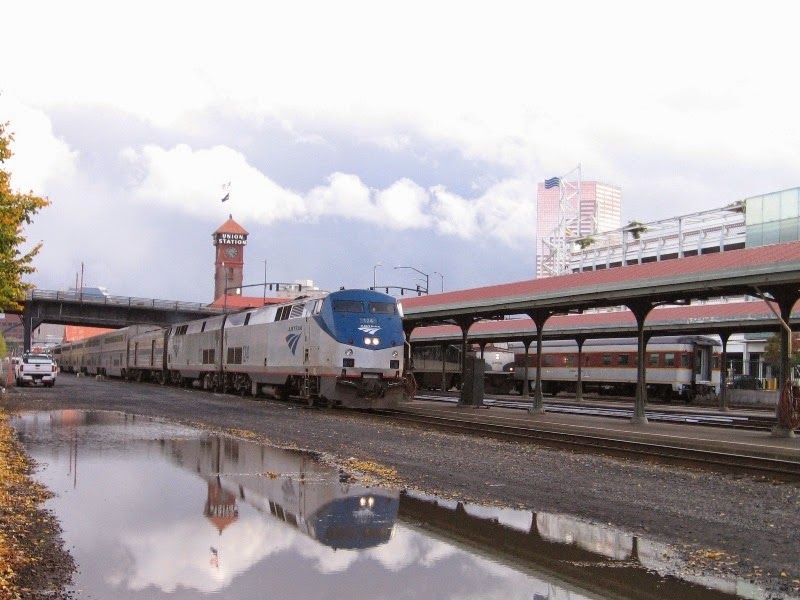 [IMG_0117-Amtrak-P42DC-124-at-Union-S%255B1%255D.jpg]