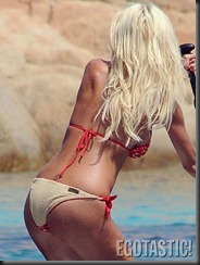 victoria-silvstedt-spends-the-day-on-a-paddleboard-11-675x900