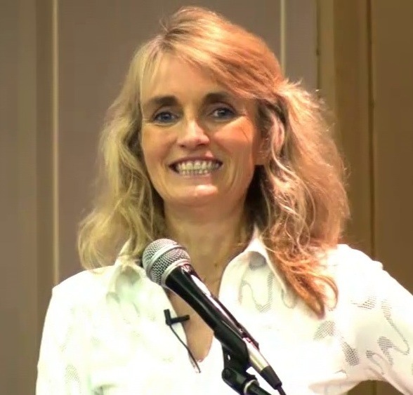 [suzanne_powell_23.jpg]
