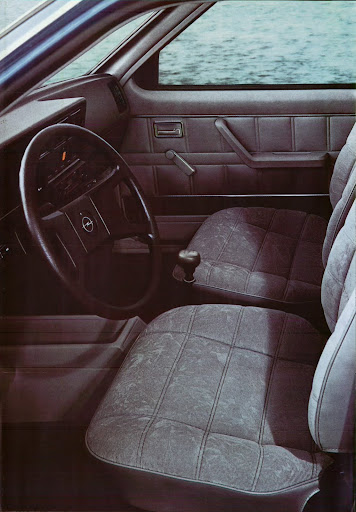 Opel_Kadett_1984 (6).jpg