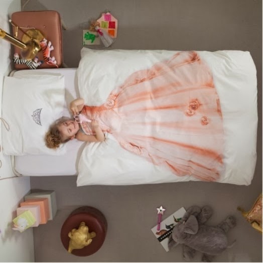 [cool-princess-and-astronaut-dress-up-bedding-from-snurk-1-524x524%255B3%255D.jpg]