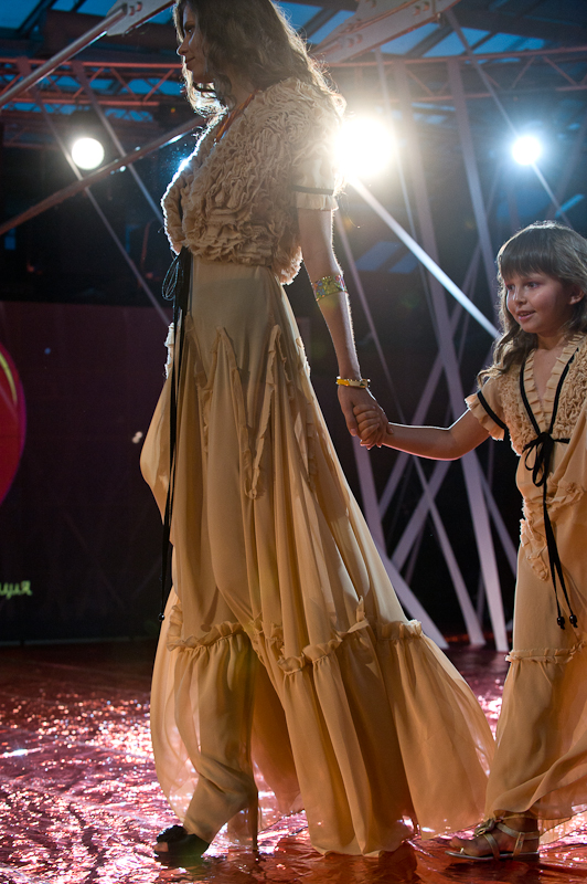 Лариса ЛОБАНОВА (показ дитячої колекції), HOLIDAY FASHION WEEK 2011 Фото Сергея Черникова