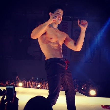 @alexdgreater Rodjun... uhm, your fly is kinda open. Lol #cosmo69 #cosmobash